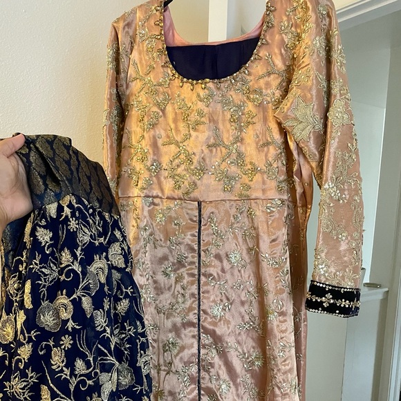 Shireen Lakdawala’s BRAND NEW OUTFIT! - Picture 3 of 4